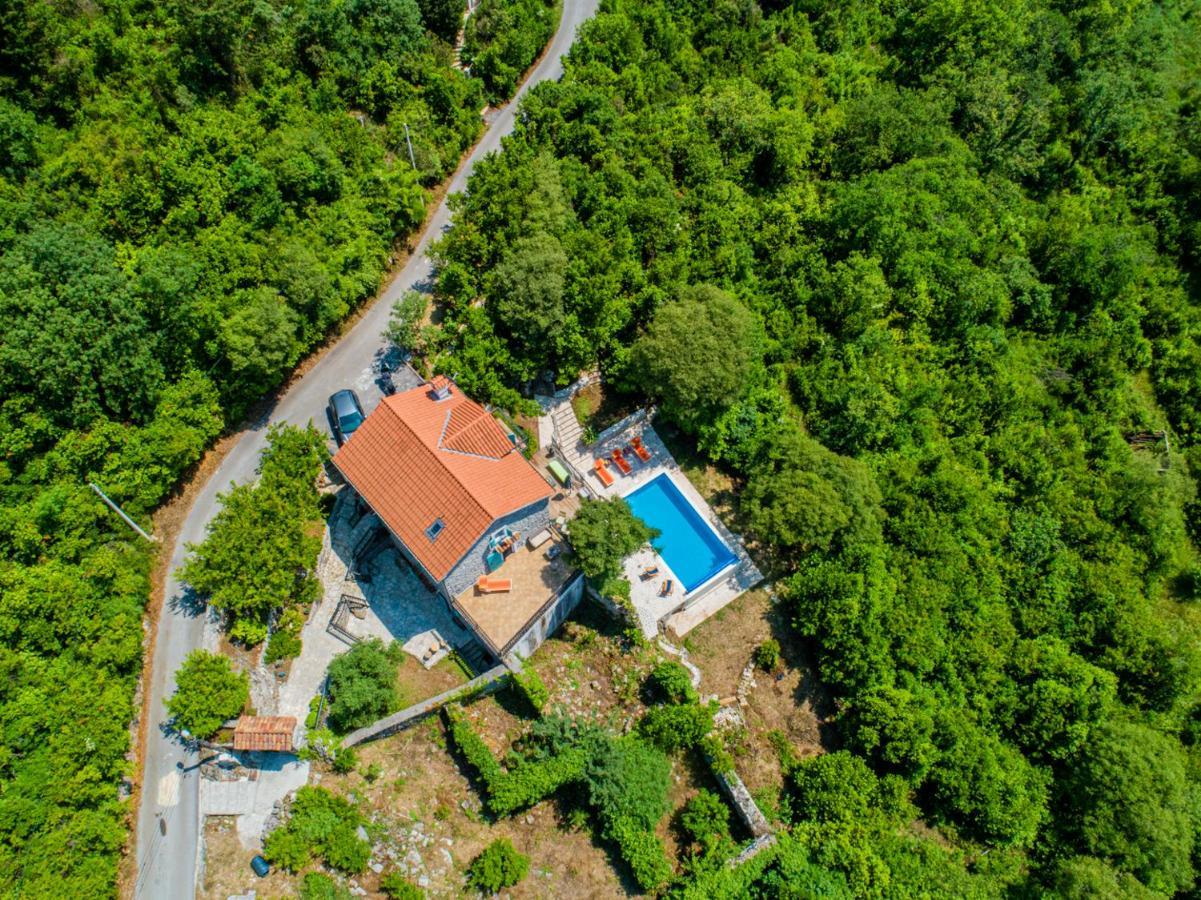Villa Toscana With A Pool ティヴァト エクステリア 写真