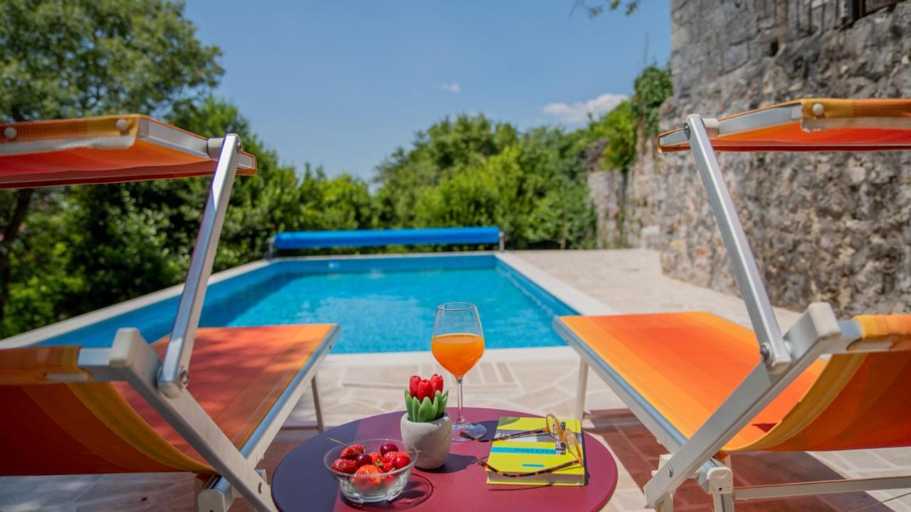 Villa Toscana With A Pool ティヴァト エクステリア 写真
