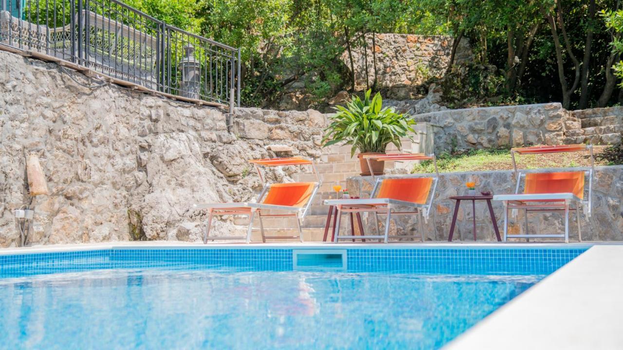 Villa Toscana With A Pool ティヴァト エクステリア 写真