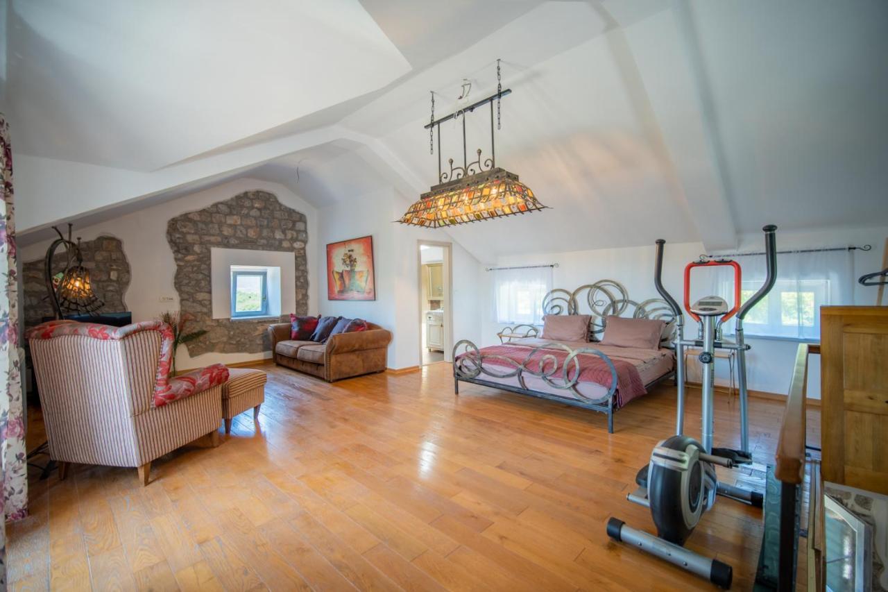 Villa Toscana With A Pool ティヴァト エクステリア 写真