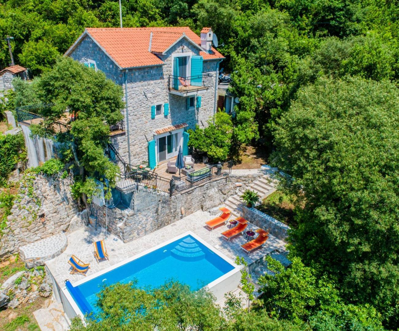 Villa Toscana With A Pool ティヴァト エクステリア 写真
